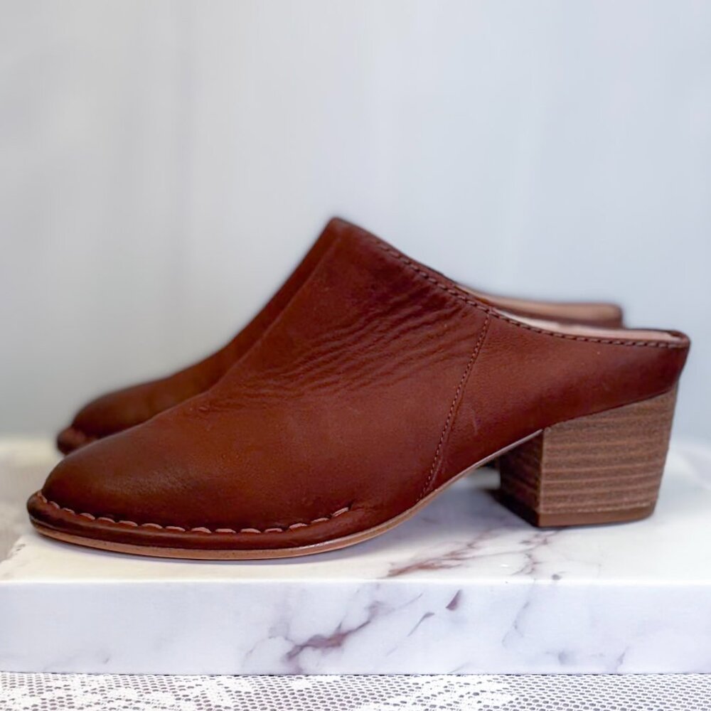 Clarks Spiced Isla Women's Heeled Mule Tan Nubuck Clogs